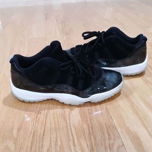 Jordan 11 black/white